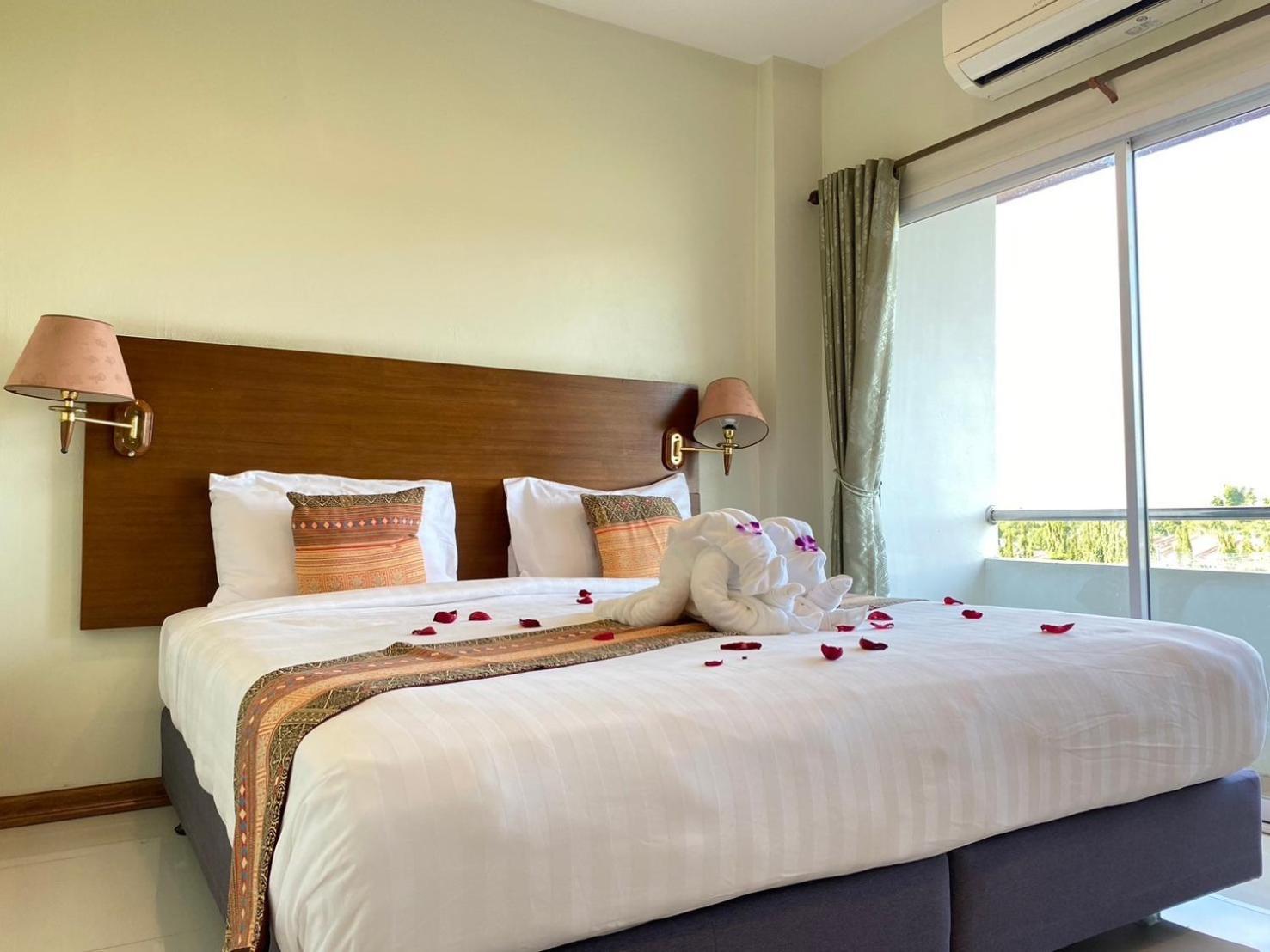 Chai Nat Chaophayathara Riverside Hotel מראה חיצוני תמונה