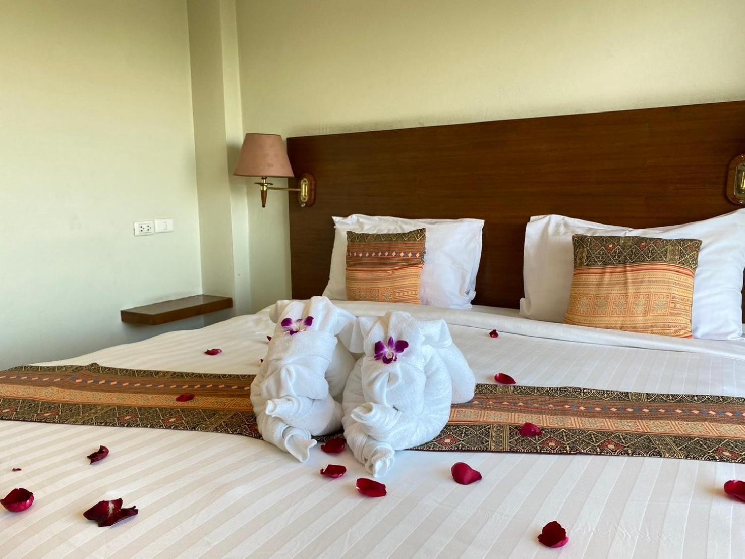 Chai Nat Chaophayathara Riverside Hotel מראה חיצוני תמונה